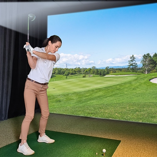 projecteur laser Ricoh à focale courte et standard utilisé pour une simulation de golf